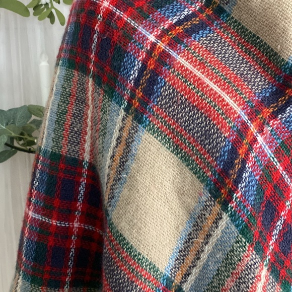 ModCloth tartan plaid blanket wrap/scarf/shawl - Picture 3 of 17